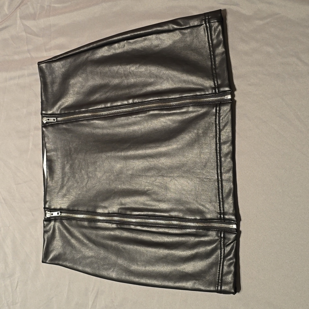 Tinseltown Faux Leather Skirt  Black Double Zippers‎ Size XL